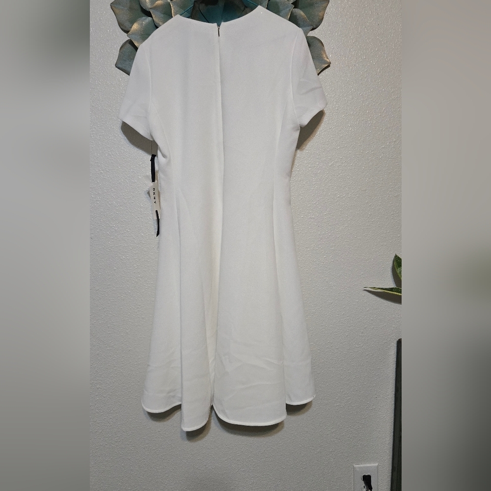 Dress‎ - Picture 2 of 8